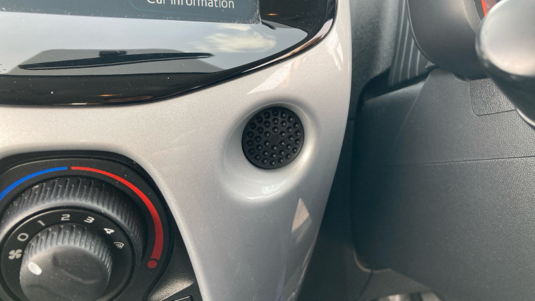 Toyota Aygo 1.0 VVT-i X-Play 5dr x-shift Petrol Hatchback